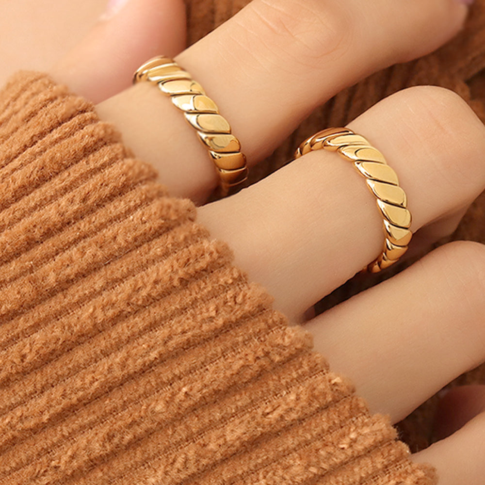 Lucia Ring
