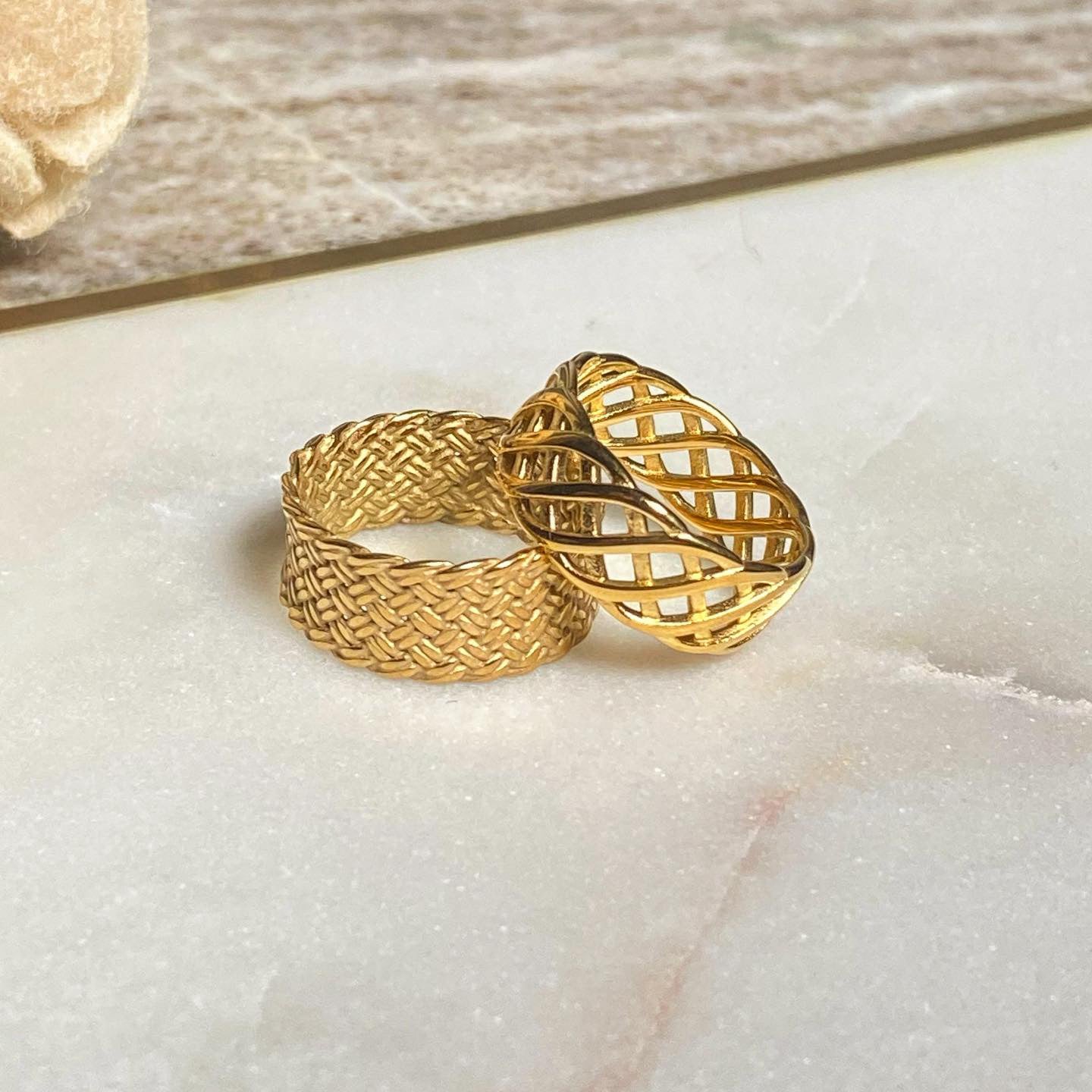 Gold ring deals cross design